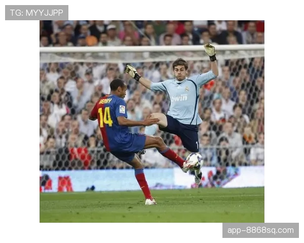 接管禁区冲破后防，前锋亨利本赛季射门更准较上季